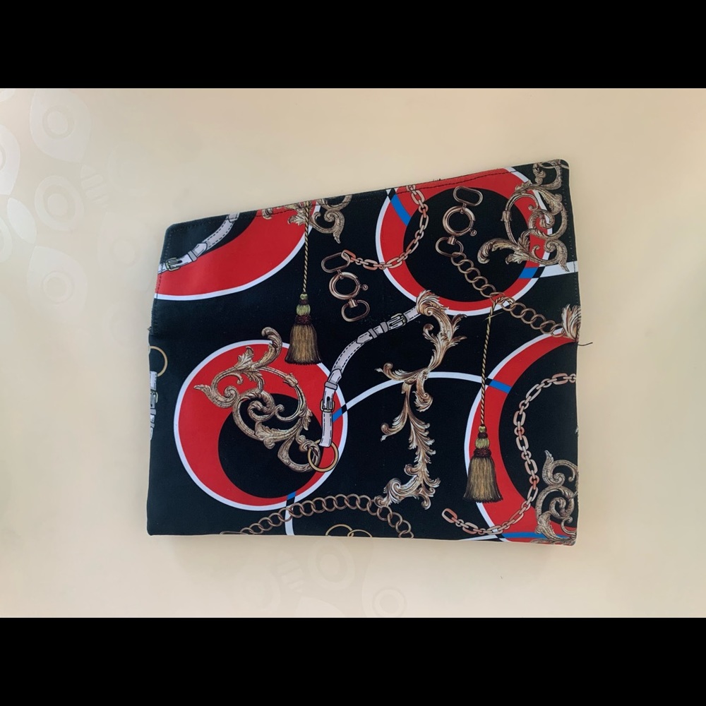 Handmade “BELTED CHAINS” clutch - Picture 3 of 3